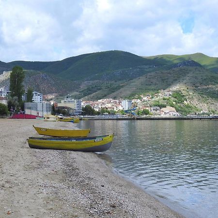 Sirena Hotel Tushemisht Bagian luar foto