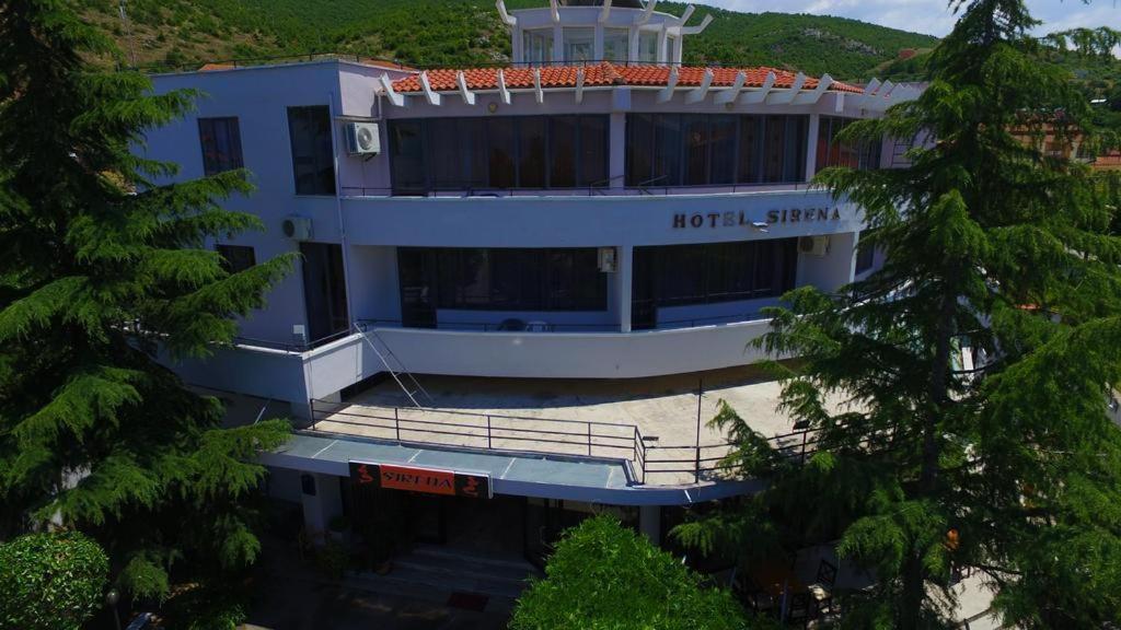 Sirena Hotel Tushemisht Bagian luar foto