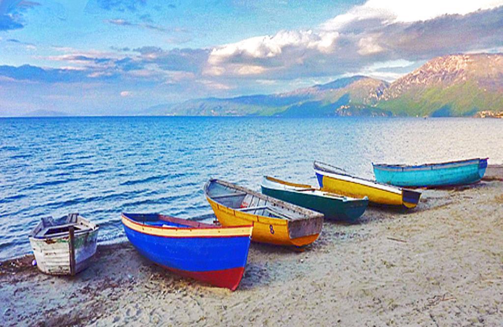 Sirena Hotel Tushemisht Bagian luar foto