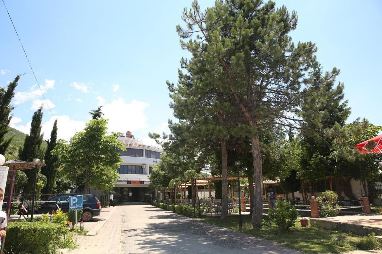 Sirena Hotel Tushemisht Bagian luar foto