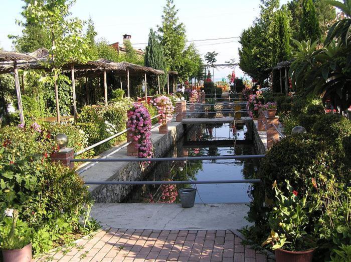 Sirena Hotel Tushemisht Bagian luar foto