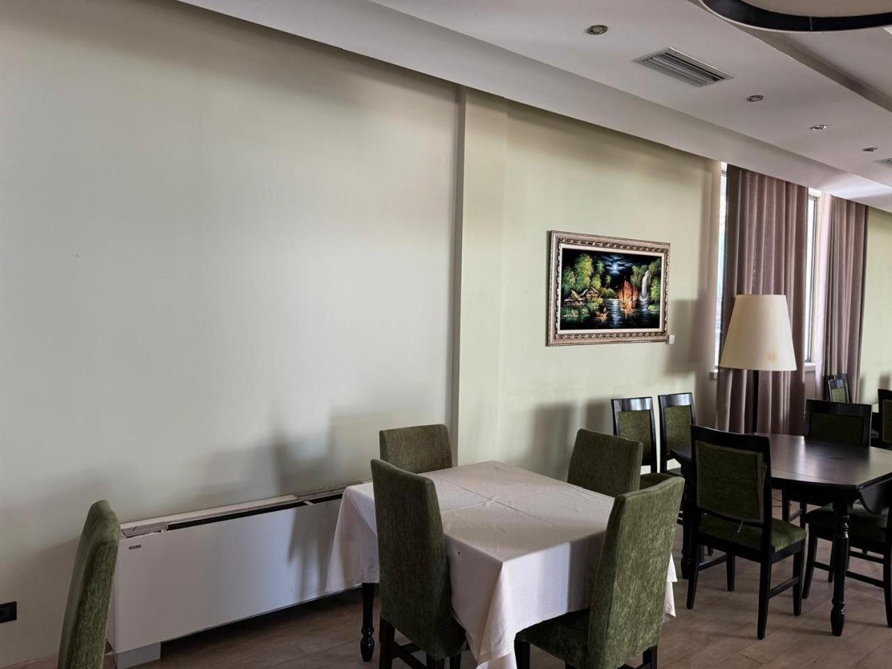 Sirena Hotel Tushemisht Bagian luar foto