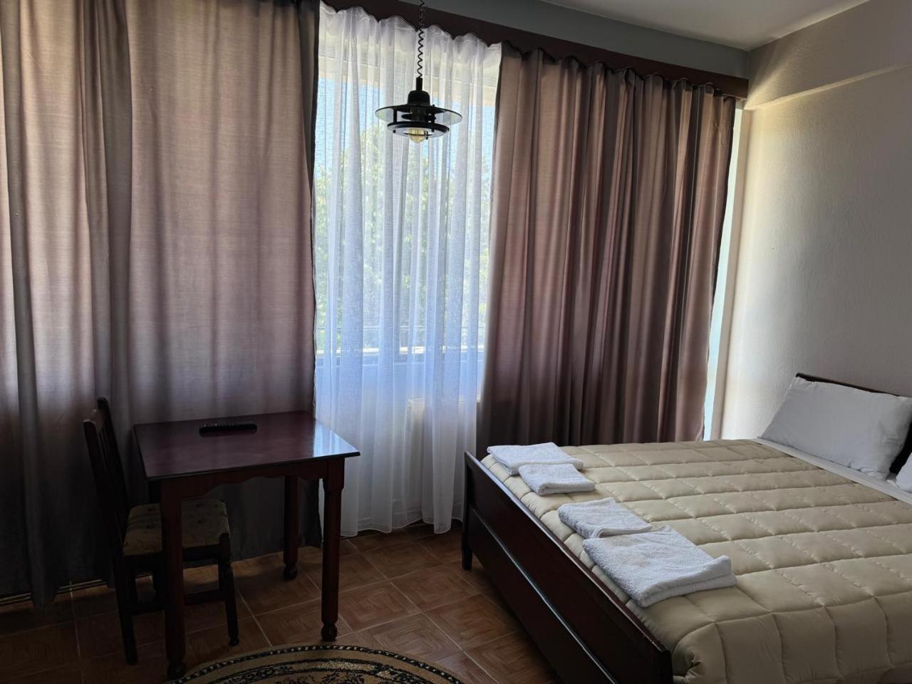Sirena Hotel Tushemisht Bagian luar foto