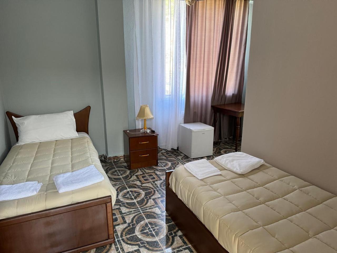 Sirena Hotel Tushemisht Bagian luar foto