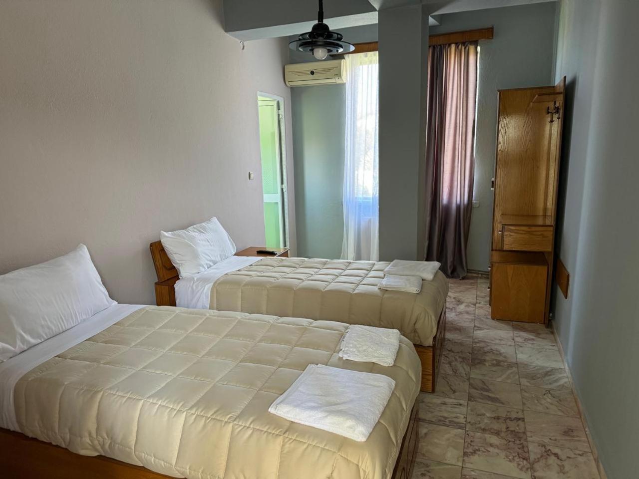 Sirena Hotel Tushemisht Bagian luar foto