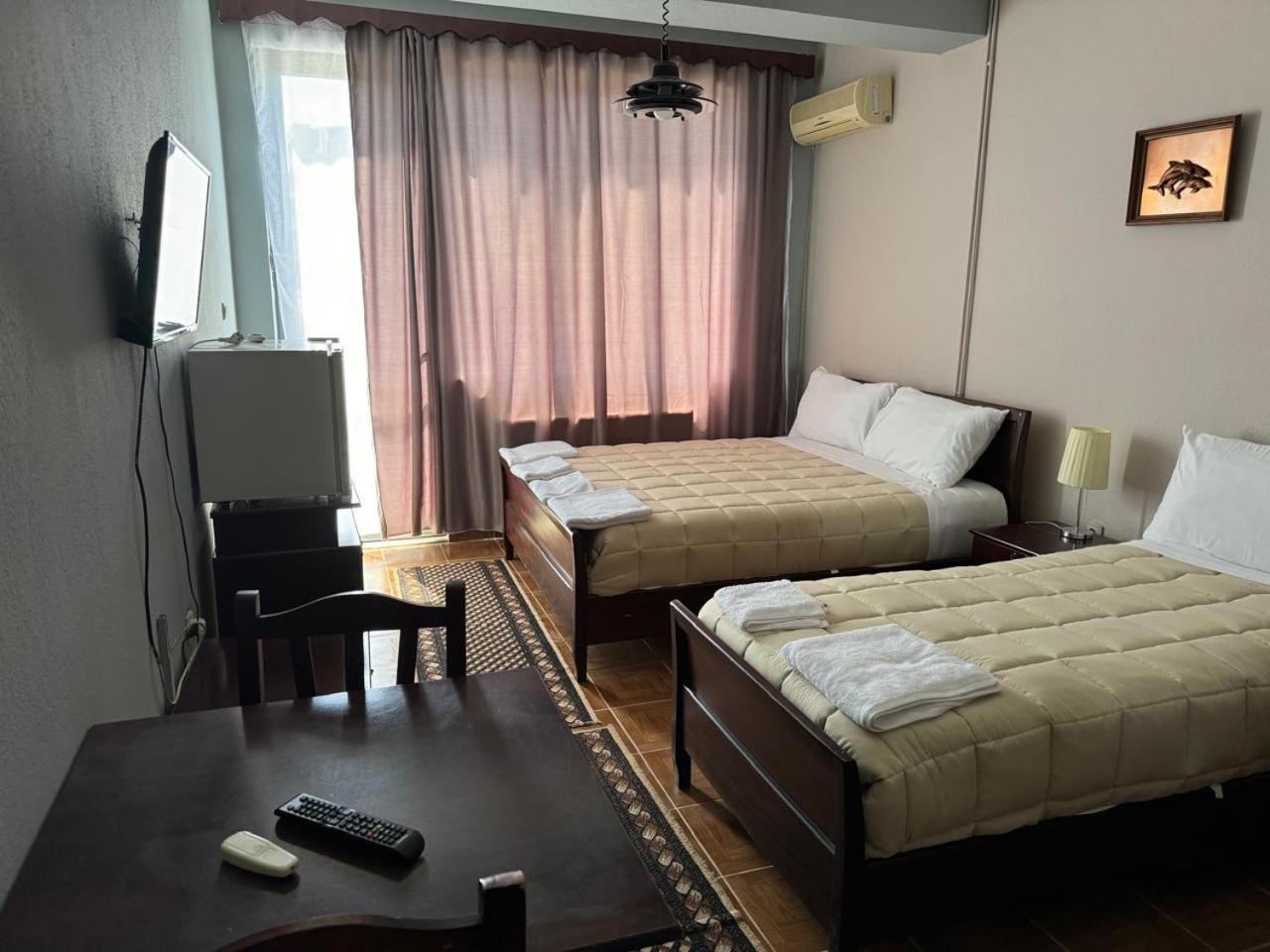 Sirena Hotel Tushemisht Bagian luar foto