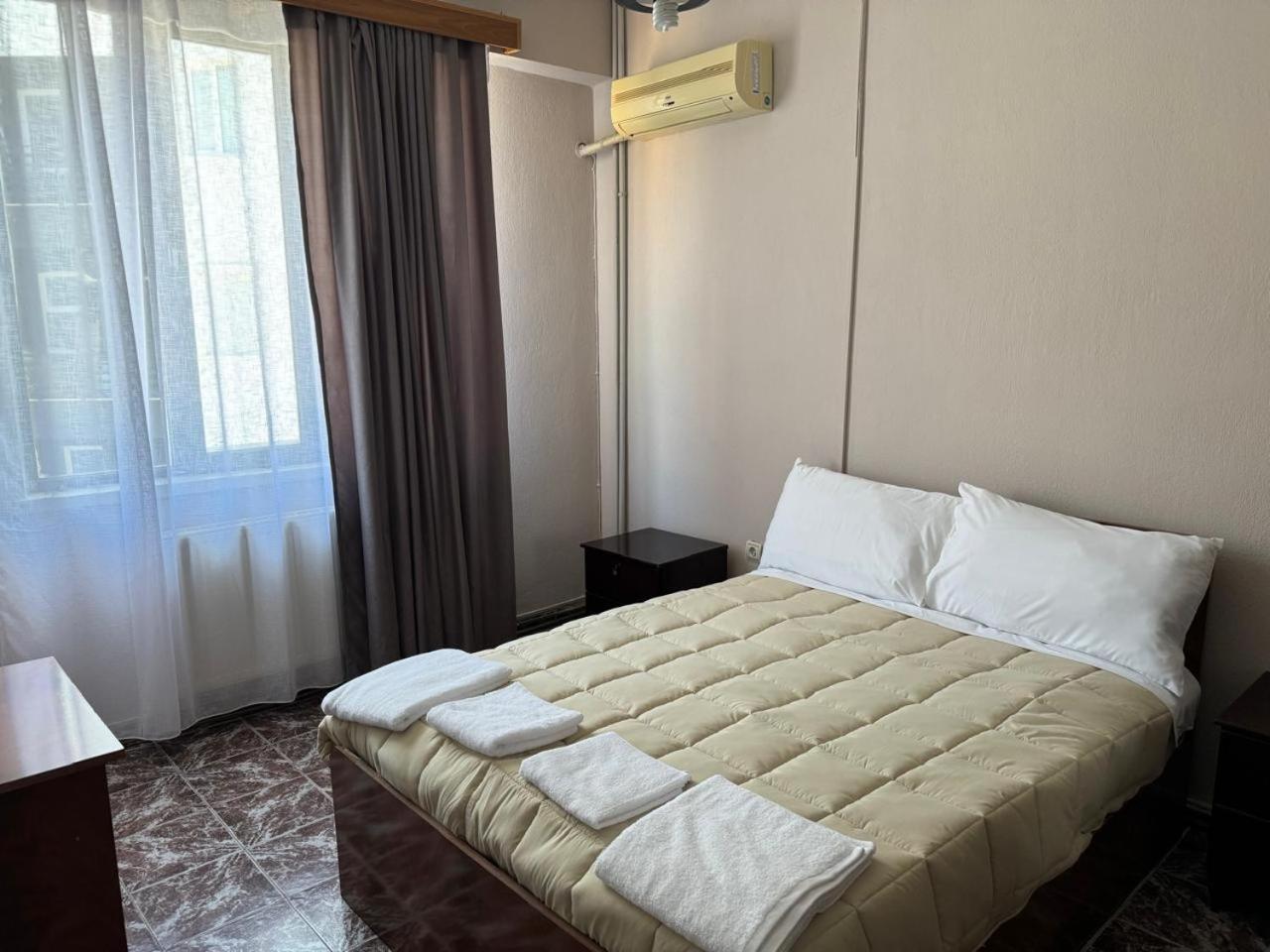 Sirena Hotel Tushemisht Bagian luar foto