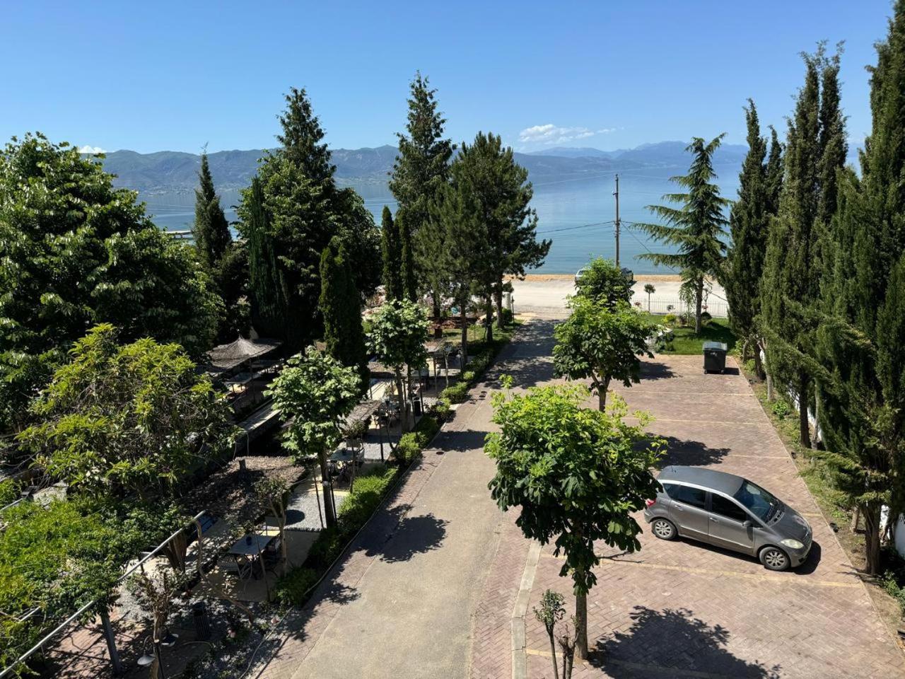 Sirena Hotel Tushemisht Bagian luar foto