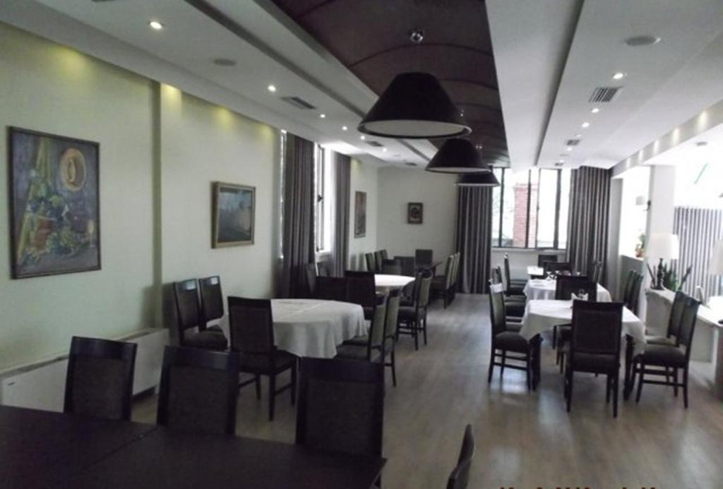 Sirena Hotel Tushemisht Bagian luar foto