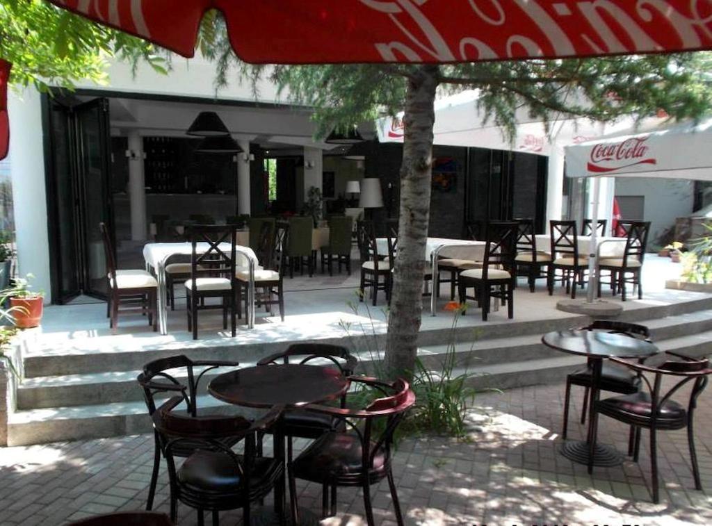 Sirena Hotel Tushemisht Bagian luar foto