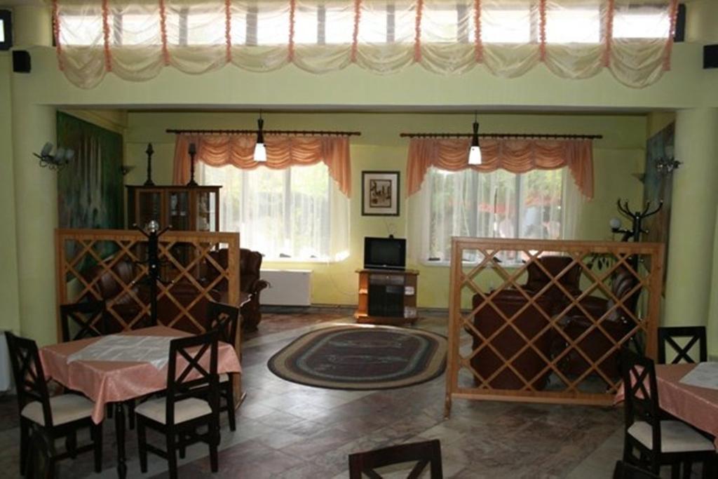 Sirena Hotel Tushemisht Bagian luar foto