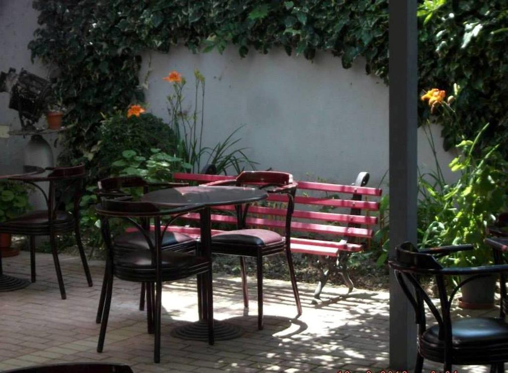 Sirena Hotel Tushemisht Bagian luar foto