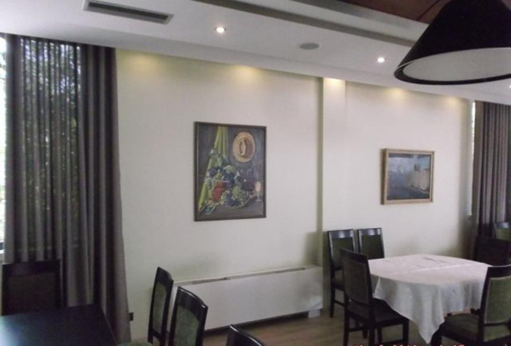 Sirena Hotel Tushemisht Bagian luar foto