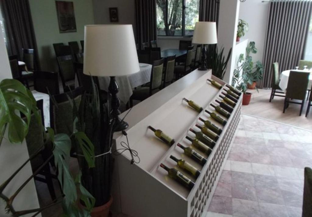 Sirena Hotel Tushemisht Bagian luar foto