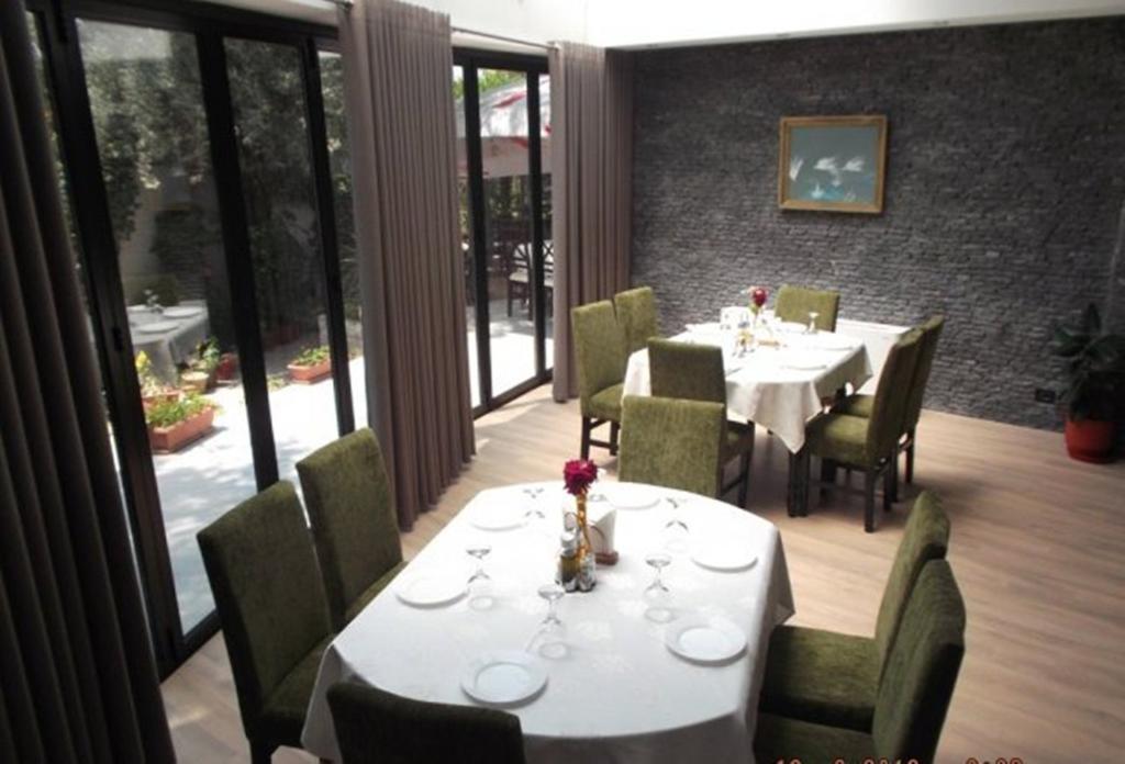 Sirena Hotel Tushemisht Bagian luar foto