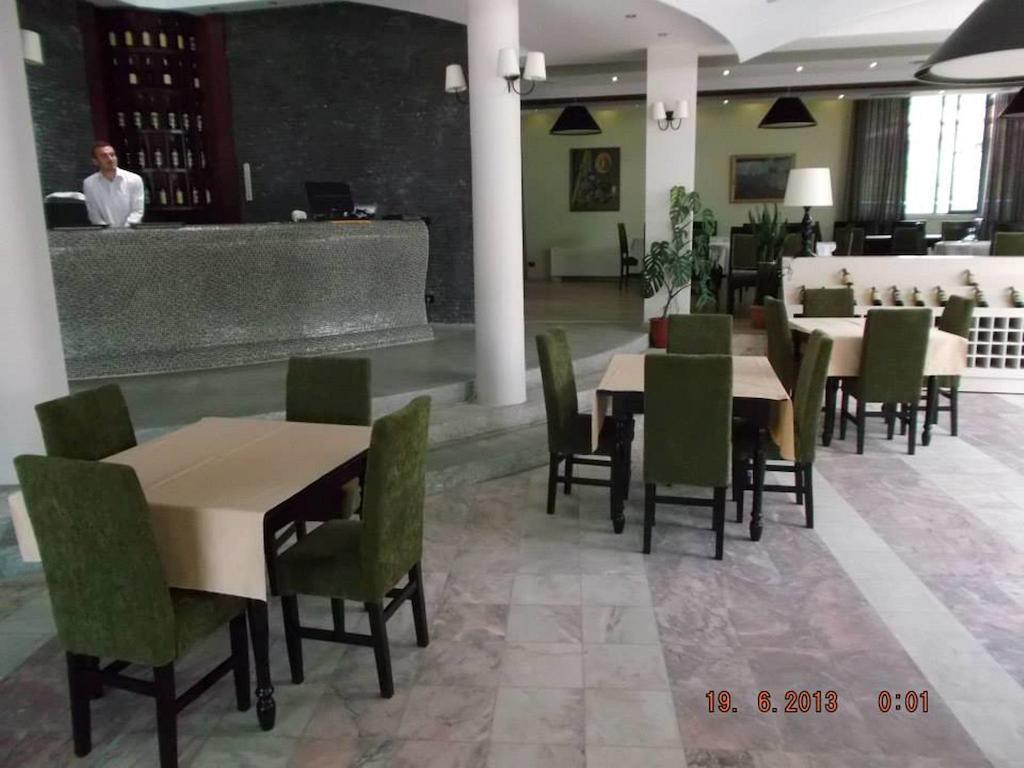 Sirena Hotel Tushemisht Bagian luar foto